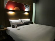 aloft hotel vaughan bed