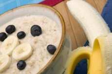 Oatmeal, fruit, nuts and protein powder make a complete Zone breakfast.