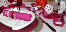 plates decorated with pink napkins