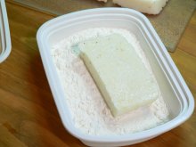 Fried-Grits_06_dredge-in-flour Southern Fried Grits, dredge in flour.